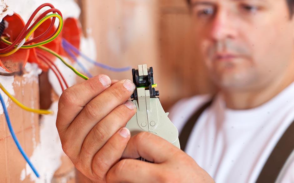 je recherche un électricien Antony